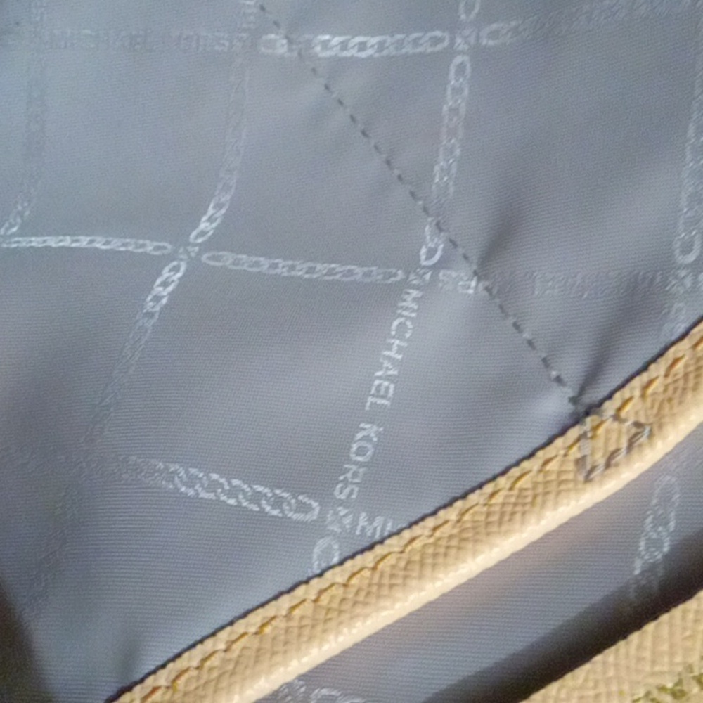 Michael Kors Jet Set Large Tote Bag - Picture 12 of 14